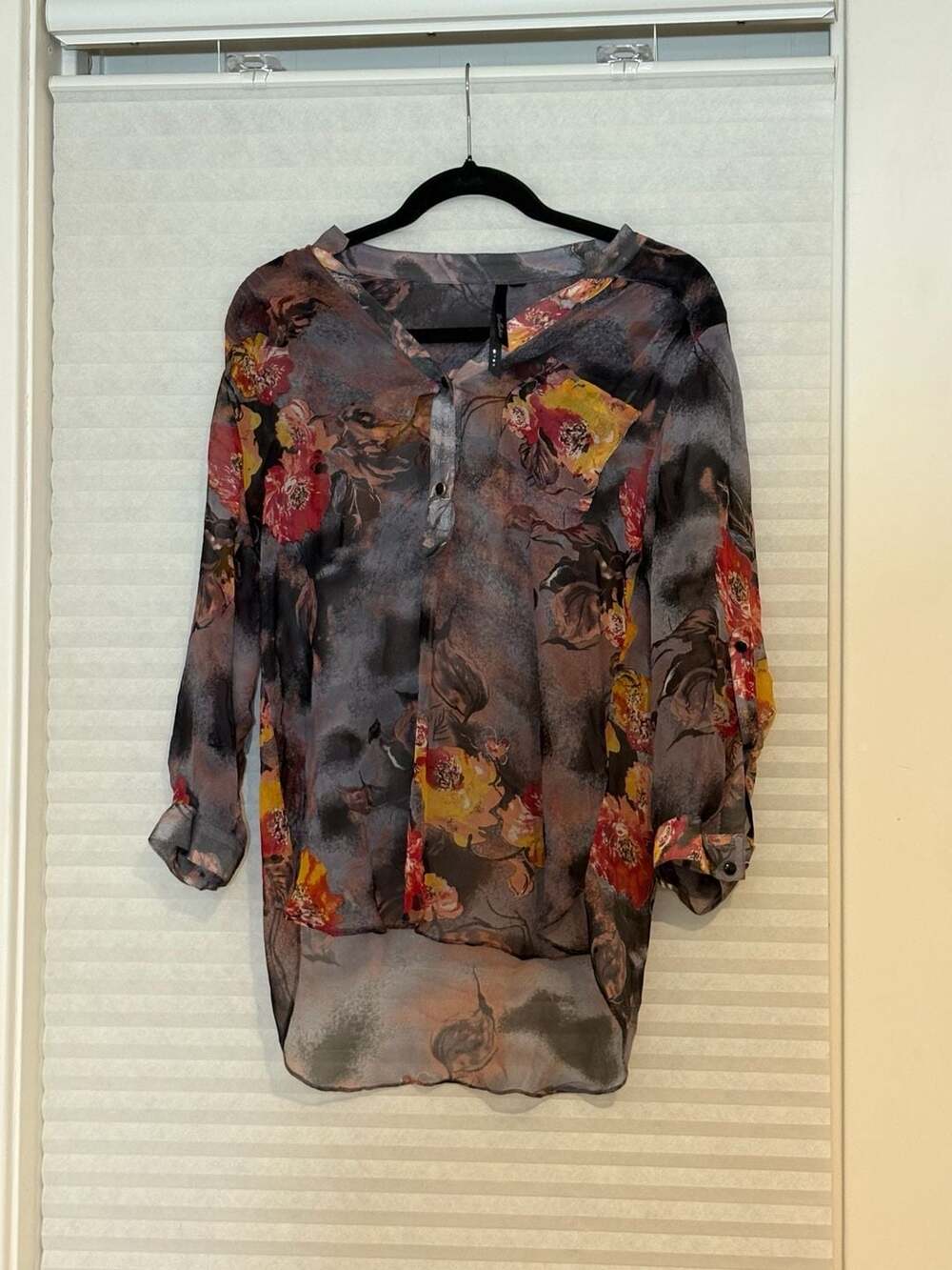 Bellatrix Blouse Size XS Silk Floral Long Sleeve Button Front